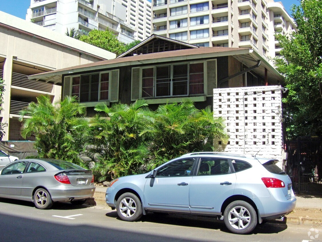 Building Photo - 423 Kaiolu St