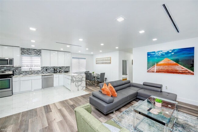 Foto del edificio - 5 br, 2 bath House - 651 NW 52nd St