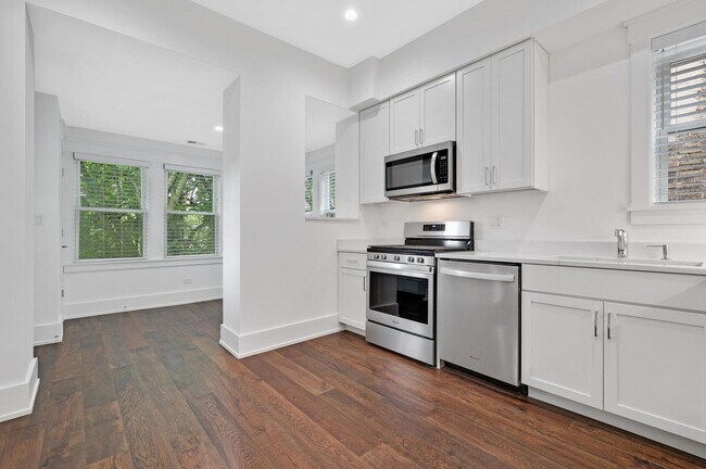 Foto del edificio - 653 W Wrightwood Ave