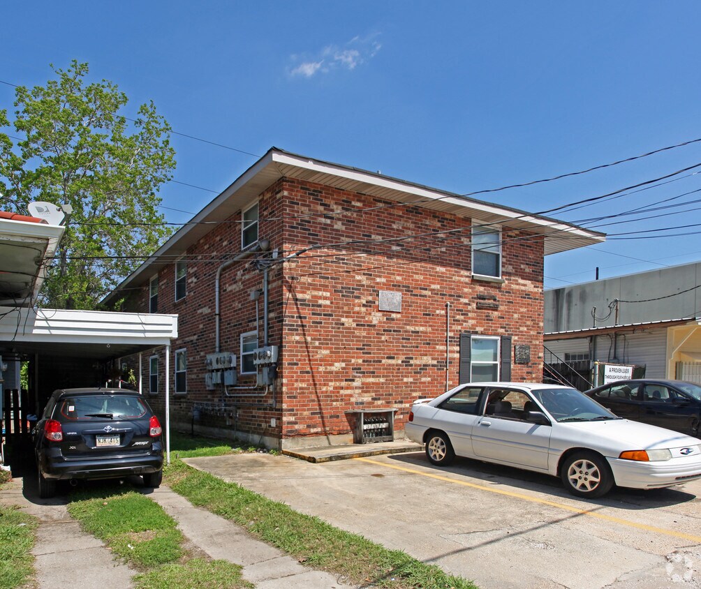 Building Photo - 217 Hickory Ave