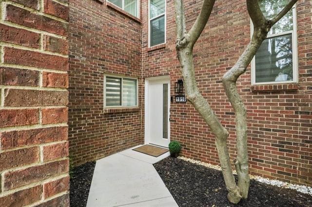 Building Photo - 1916 Shorewood Dr