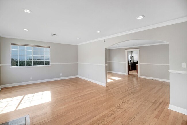 Foto del edificio - Beautiful Pet Friendly Home in Pasadena