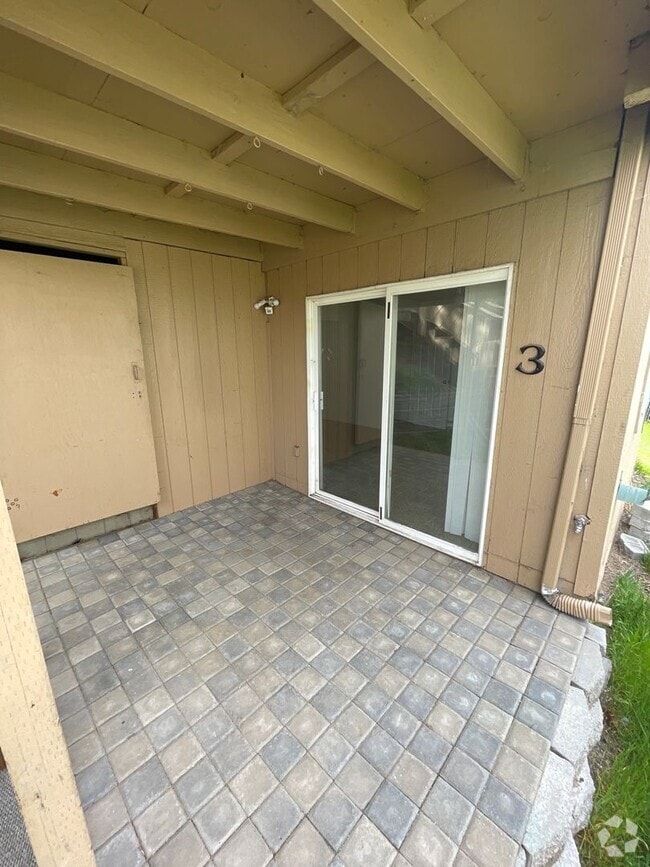 Building Photo - 365 NE Loper Ave