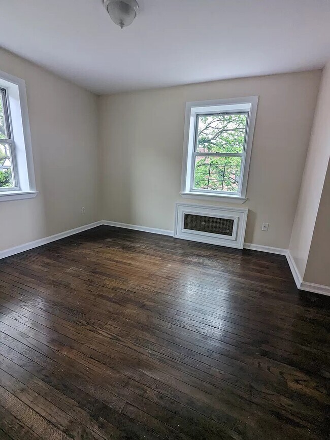 Foto del edificio - 7913 Bay Pkwy