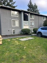 Building Photo - 4737 W Lake Sammamish Pkwy SE