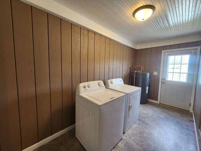 Foto del edificio - NOW $100 OFF! - 2 Bedroom Home in the Country