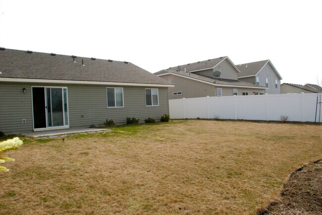 Building Photo - 3 bed 2 bath rancher in The Landings Commu...