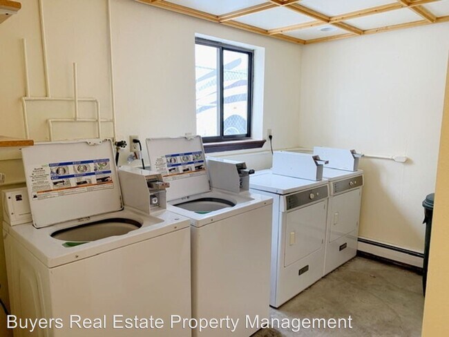 Building Photo - 2104 Roosevelt Dr