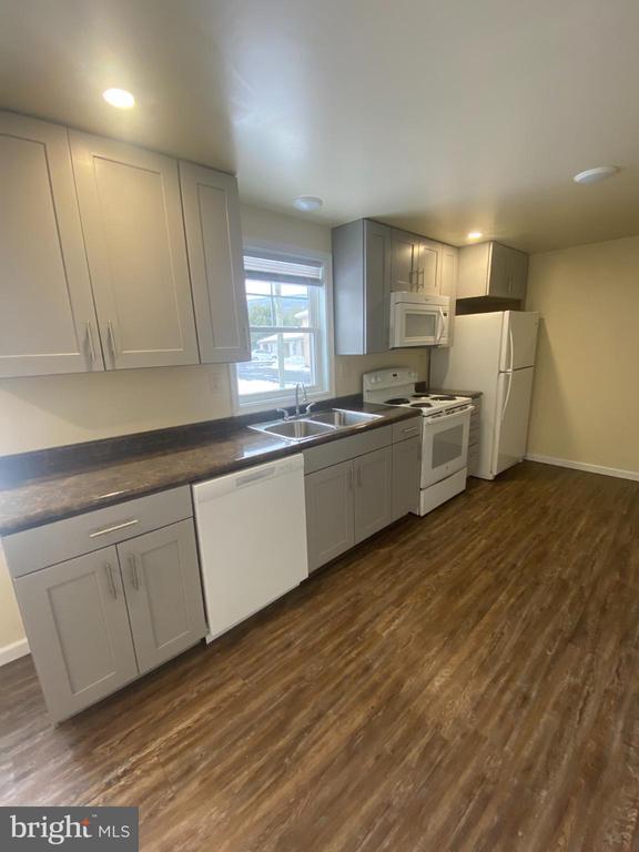 Building Photo - 71 Boddy Ln