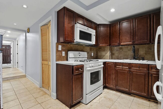 Foto del edificio - 1761 E 16th St