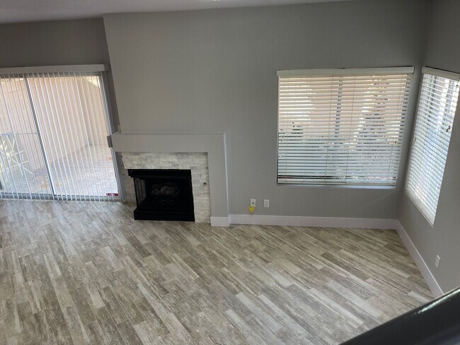 Building Photo - **GORGEOUSLY REMODELED!!  GREEN VALLEY 3 BD 2.5 BA HOME **$2,095.00**