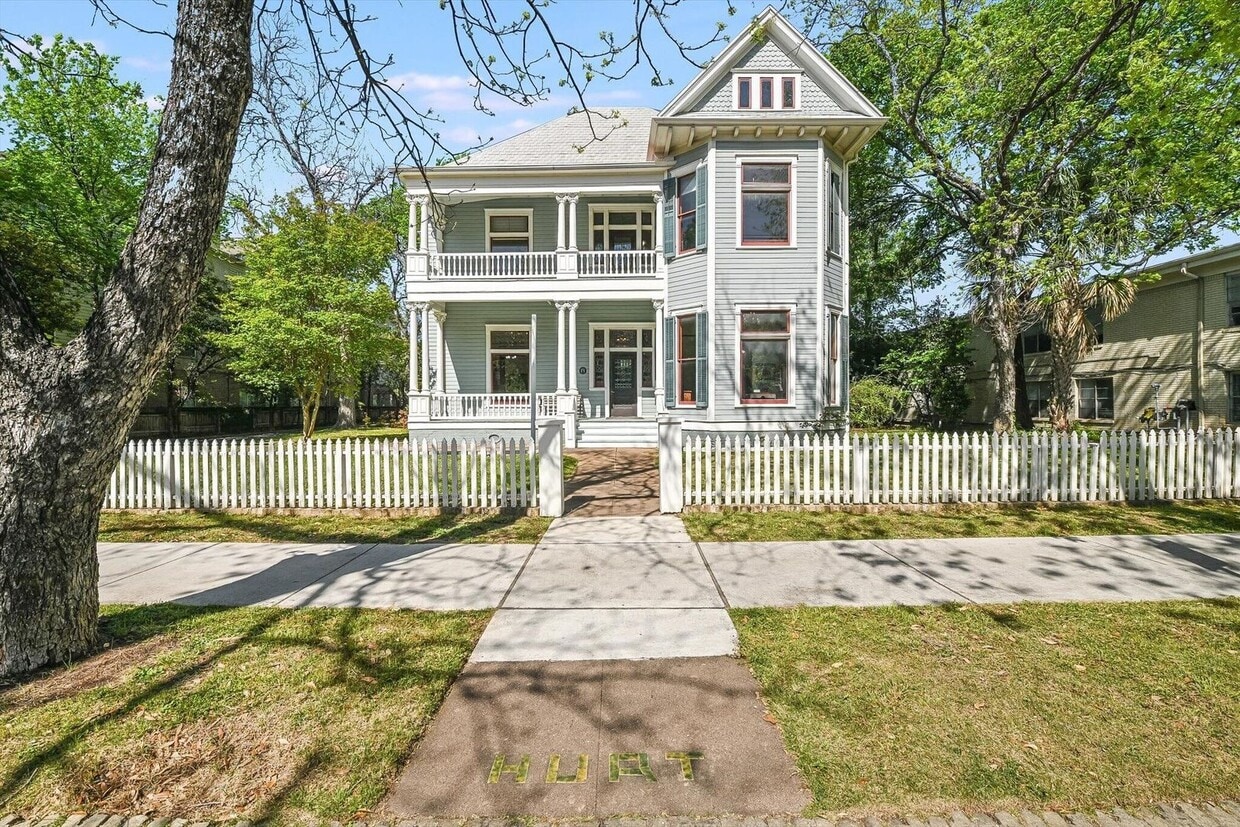 Primary Photo - 8 Bedroom Mansion in West Campus