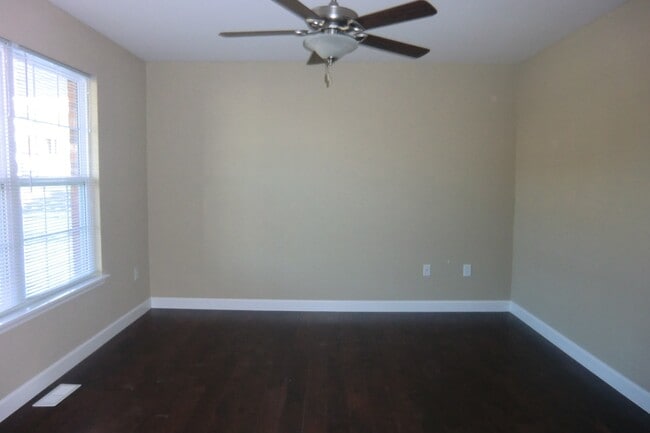 Building Photo - 257 Sandridge Dr