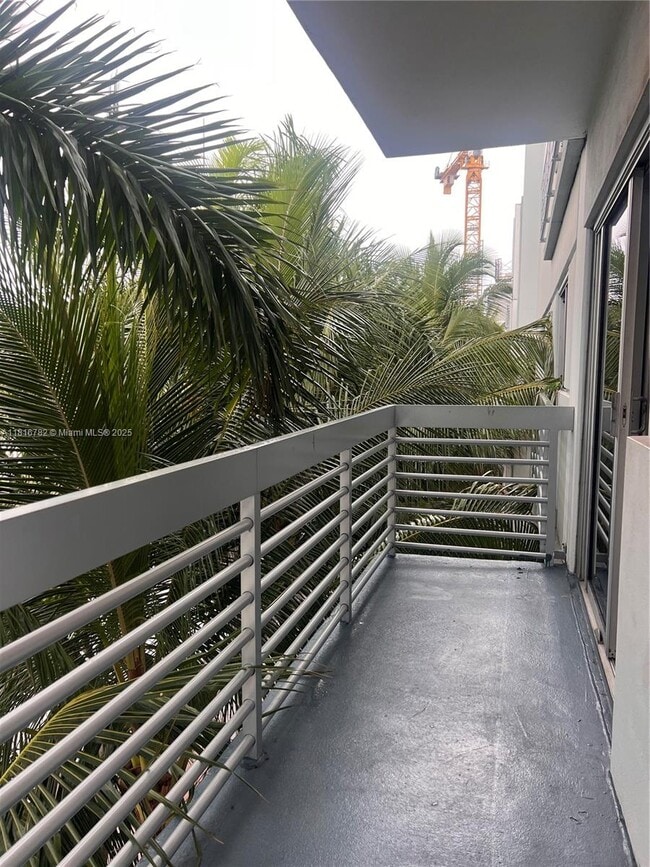Building Photo - 4332 Collins Ave
