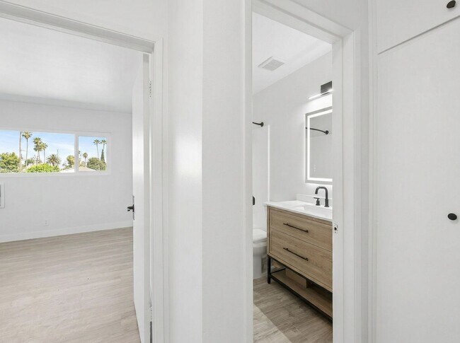 Foto del edificio - 6828 Fulton Ave