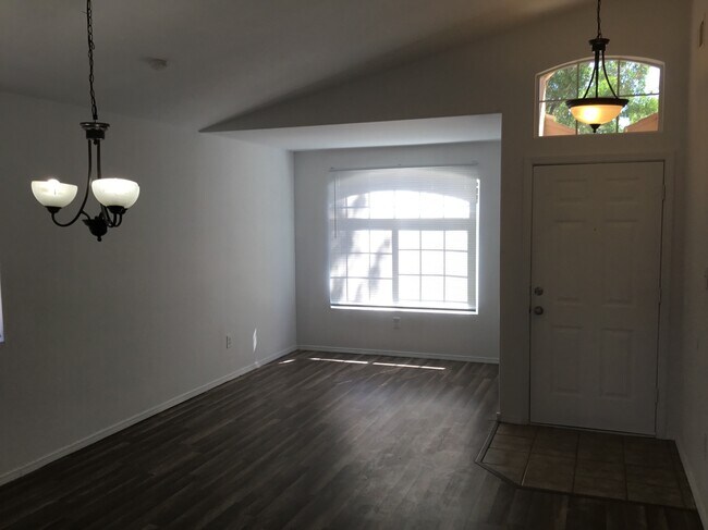 Foto del edificio - 3833 Oasis Springs Rd NE