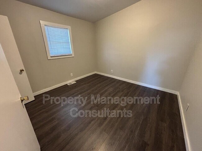 Foto del edificio - 2212 Old Blue Spring Rd NW