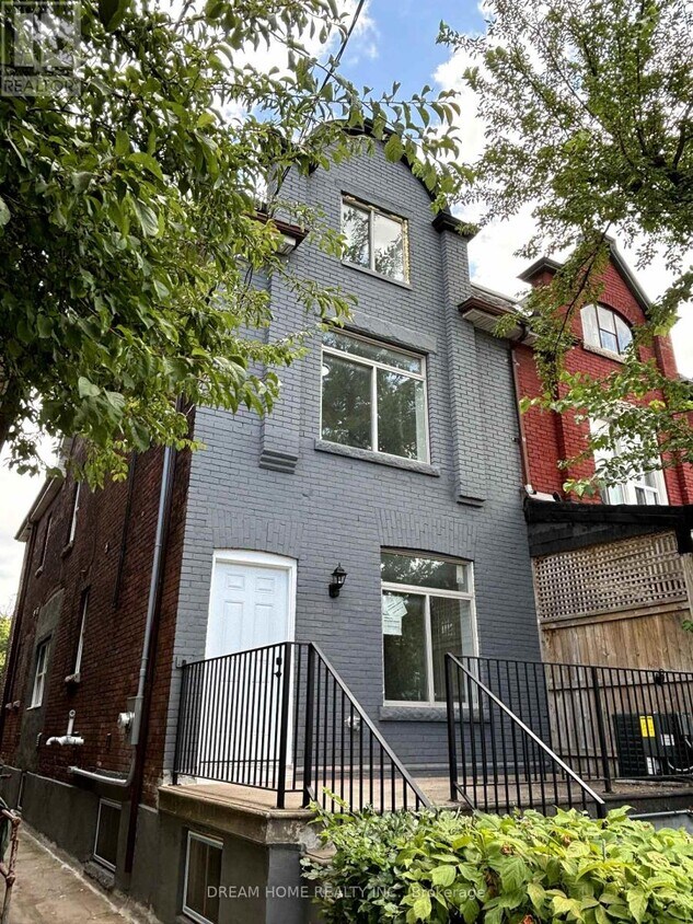Photo principale - 643-643 Bathurst St