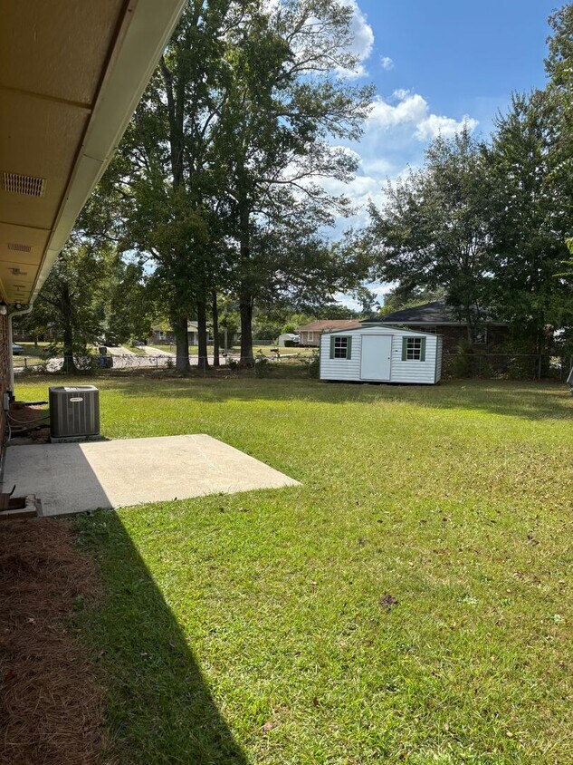 Building Photo - Fully Renovated Ranch, Minutes from Ft. Ei...