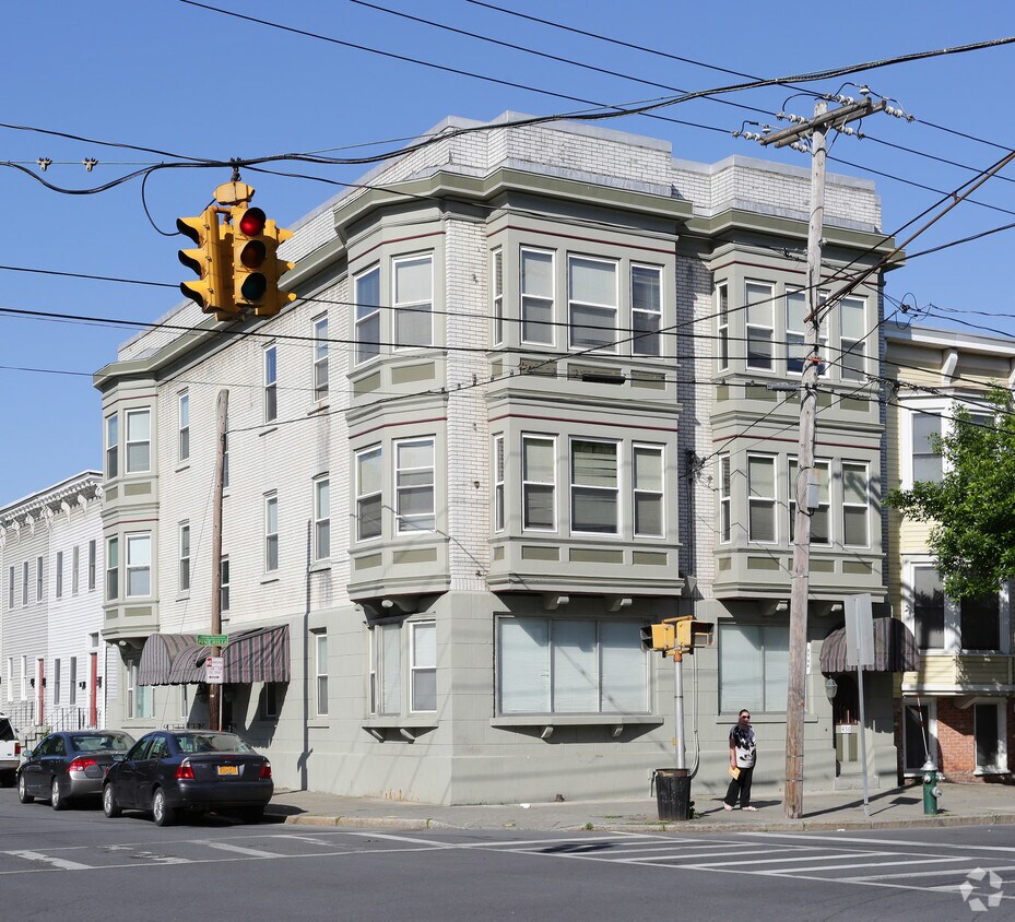 Foto del edificio - 456 Washington Ave