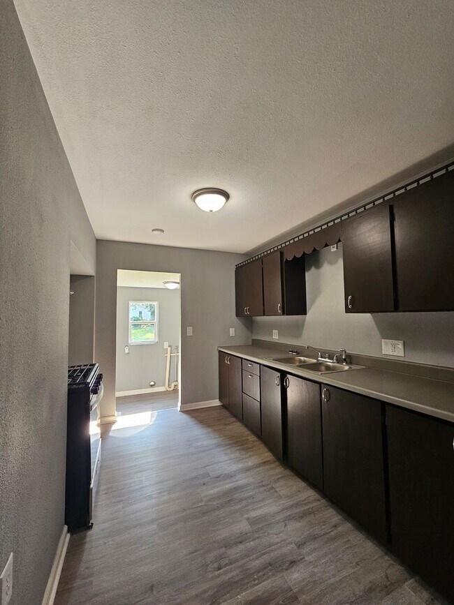 Foto del edificio - 1038 E Division St