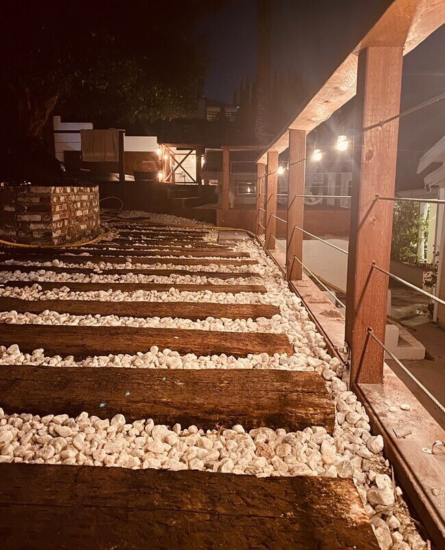 Foto del edificio - 1058 W 6th St