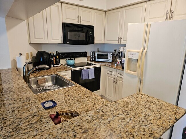 Foto del edificio - 4709 Lucerne Lakes Blvd