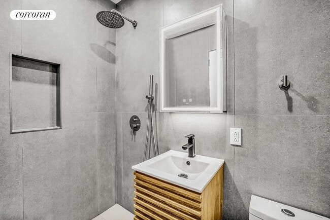 Foto del edificio - 315 E 95th St