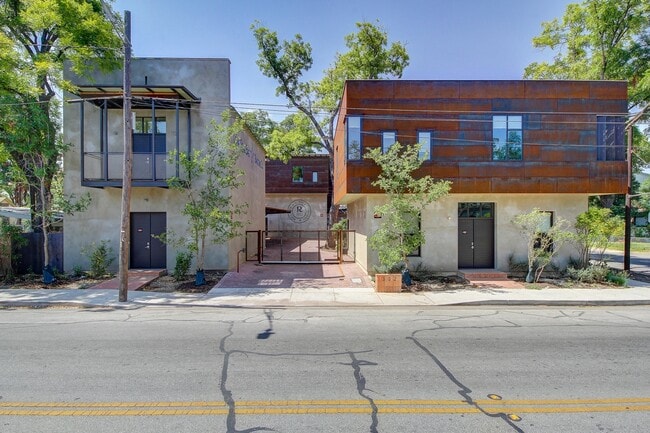 Building Photo - 302 E Josephine St