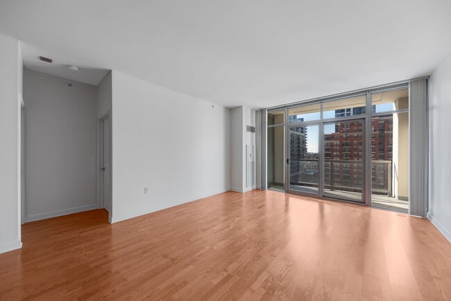 Building Photo - 1235 S Prairie Ave