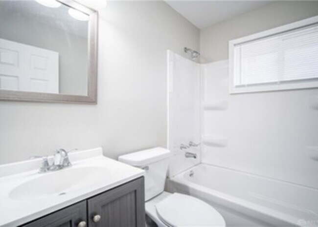 Foto del edificio - 260 Foothill Dr