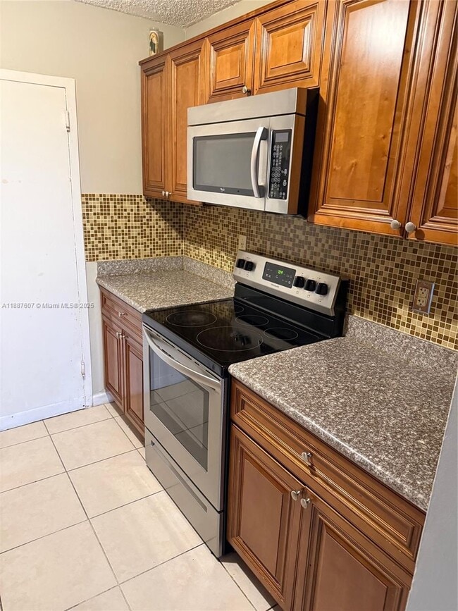 Foto del edificio - 2000 NE 135th St