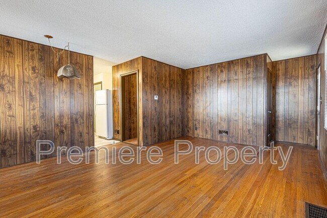 Foto del edificio - 6123 Hadley St