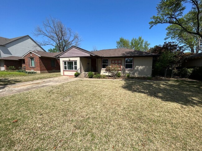 Foto del edificio - Great Old Lake Highlands Location!