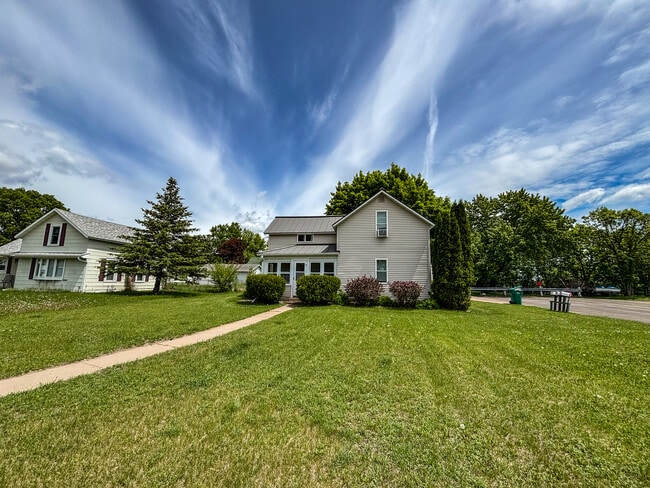 Building Photo - 3 Division St