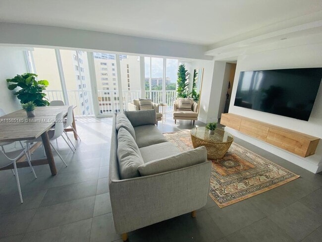 Building Photo - 590 Ocean Dr