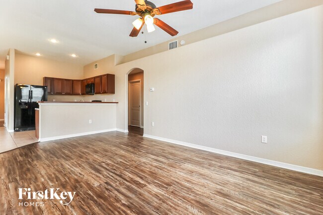 Foto del edificio - 318 Country Vineyard Dr