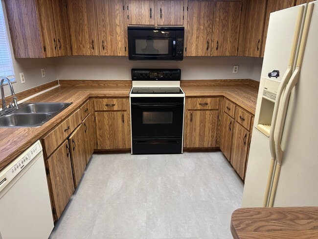 Foto del edificio - 3 Bedroom 2 Bath Pool Home in Mt Dora