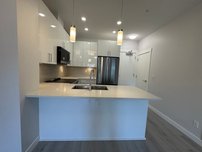 Building Photo - 33886-33886 Pine St