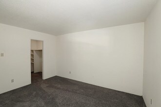 Building Photo - Huntleigh Woods