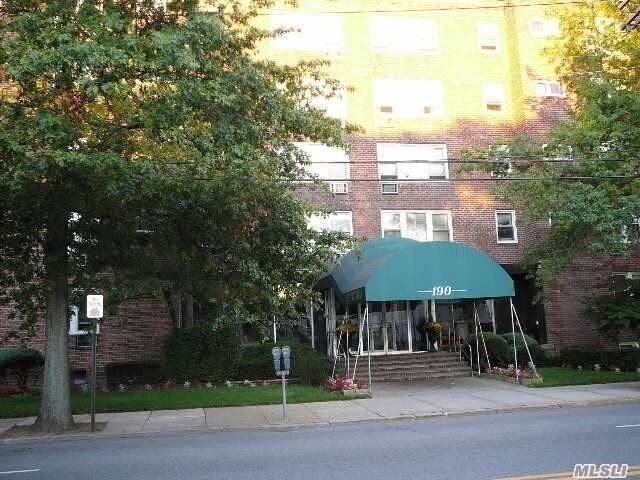 Foto principal - 190 Mineola Blvd