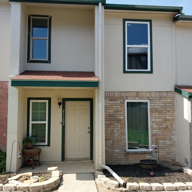 Building Photo - 4949 Hamilton Wolfe Rd