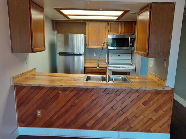 Building Photo - 477 S Memphis Way