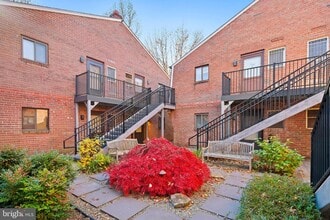 Building Photo - 107 Meadow Woods Ln