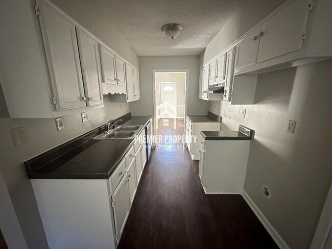 Foto del edificio - 5200 Kimbark Forest Cove