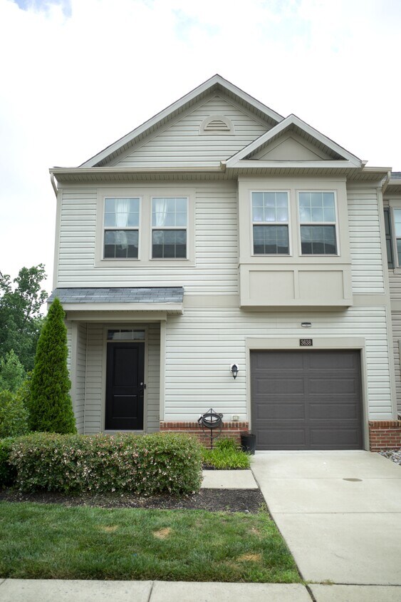 Primary Photo - 3638 Chippendale Cir