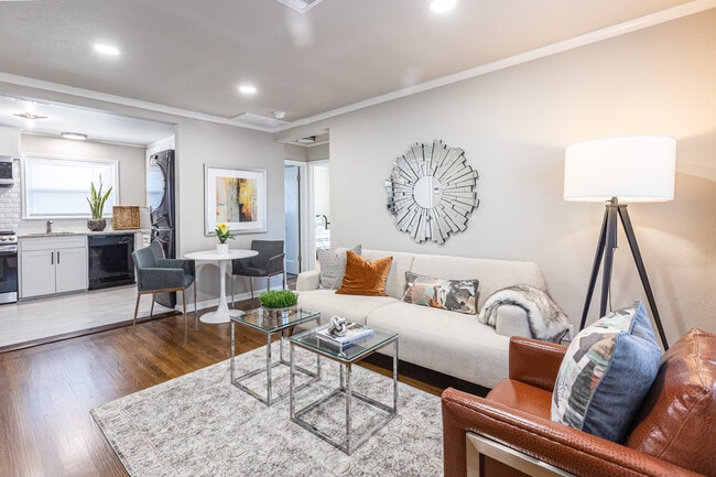 Building Photo - 1408 S Quaker Ave