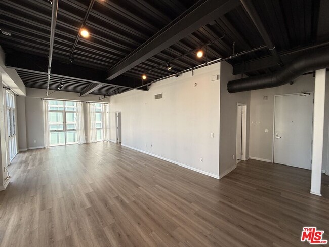 Building Photo - 330 W 11th St