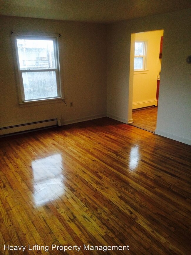 Building Photo - 2513-2515 Woodlawn St