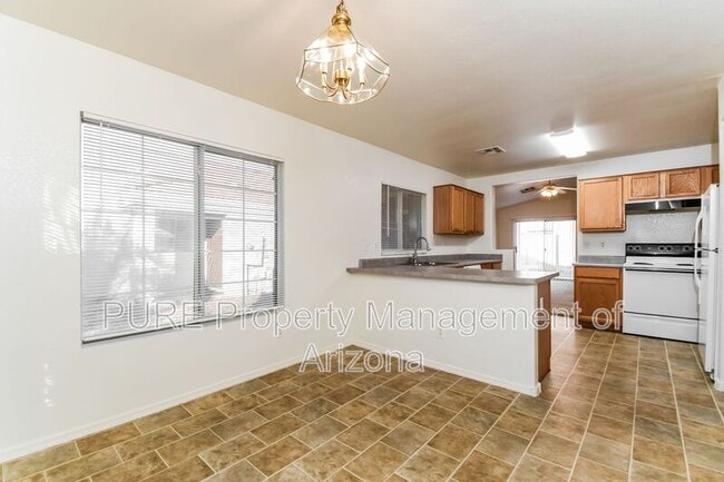 Building Photo - 930 E Monterey St